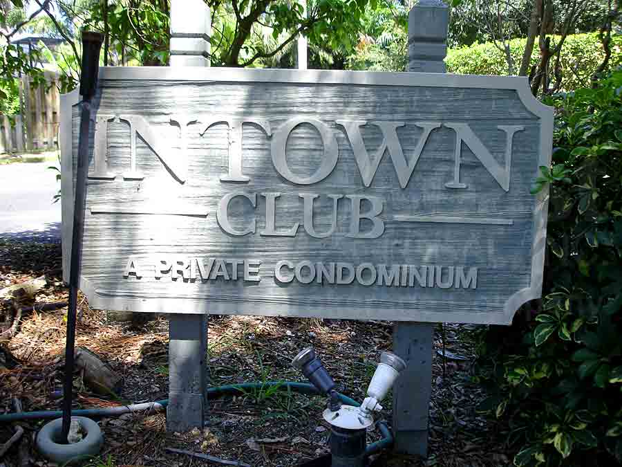 INTOWN CLUB Signage